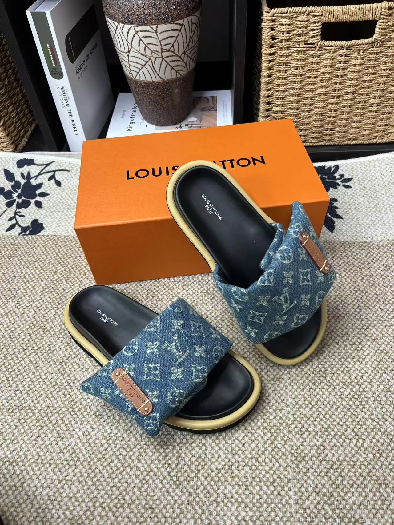 P340 yuan LV Louis Vuitton Full of high-end feel! A popular model among bloggers at home and abroad, it’s retro and fashionable, and looks stunning on your feet! Mainly recommended model on the official website★ ━━━━━ ЅᏇєєt ━━━━━ ▪️Upper: original calfskin ➕5D printing process ▪️Inner: imported mixed sheepskin ▪️Outsole: original molded foam outsole ▪️Size: Female 35-40 Men's 39-44 (women's 41 men's 45)